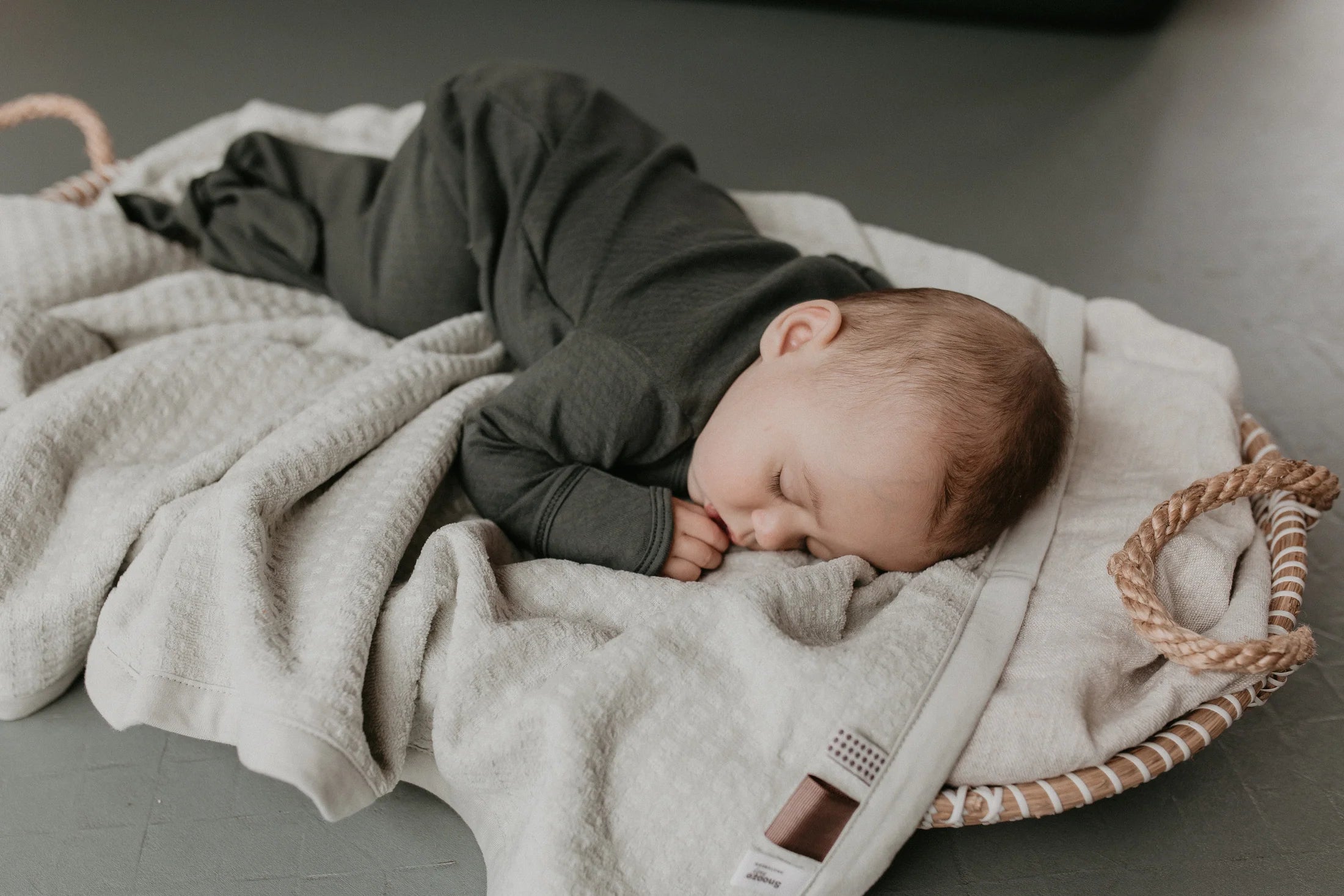 Snoozebaby  geboortepakje / cocoon incl mutsje - Donkergroen